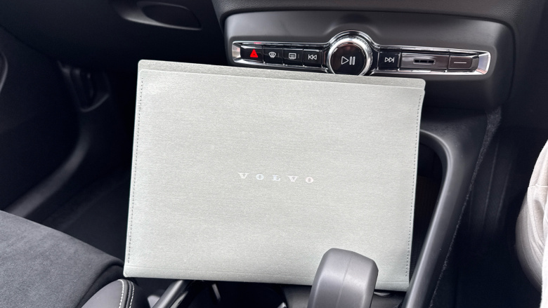 Volvo XC40 2.0 B3P Plus Dark 5dr Auto Petrol Estate